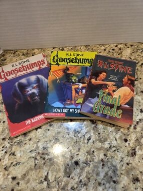 R.L. Stine Lot Of 3 Books Goosebumps Fear Street Barking Ghost Shruken Head